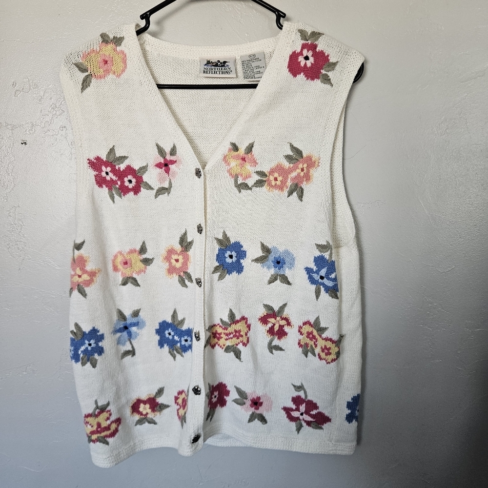 Northern Reflection Vintage Women's Medium White Floral Button-Up Sweater Vest